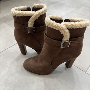 NEW IMPO ORALIA Suede booties with shearling, heels, Size 7.5